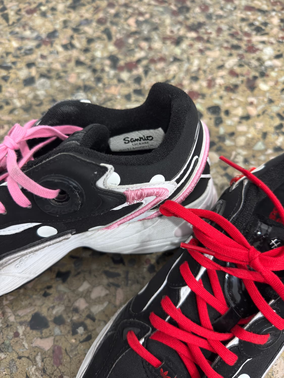 sanrio x adidas dot shoes 상품이미지7