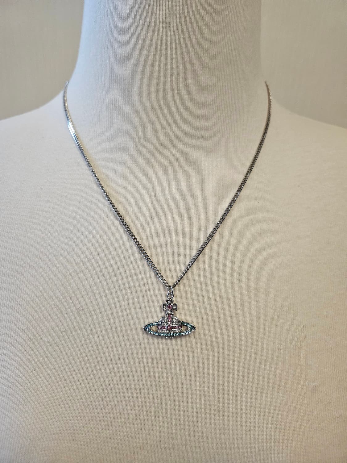 비비안웨스트우드 업사이클링 블루큐빅 목걸이 상품이미지7