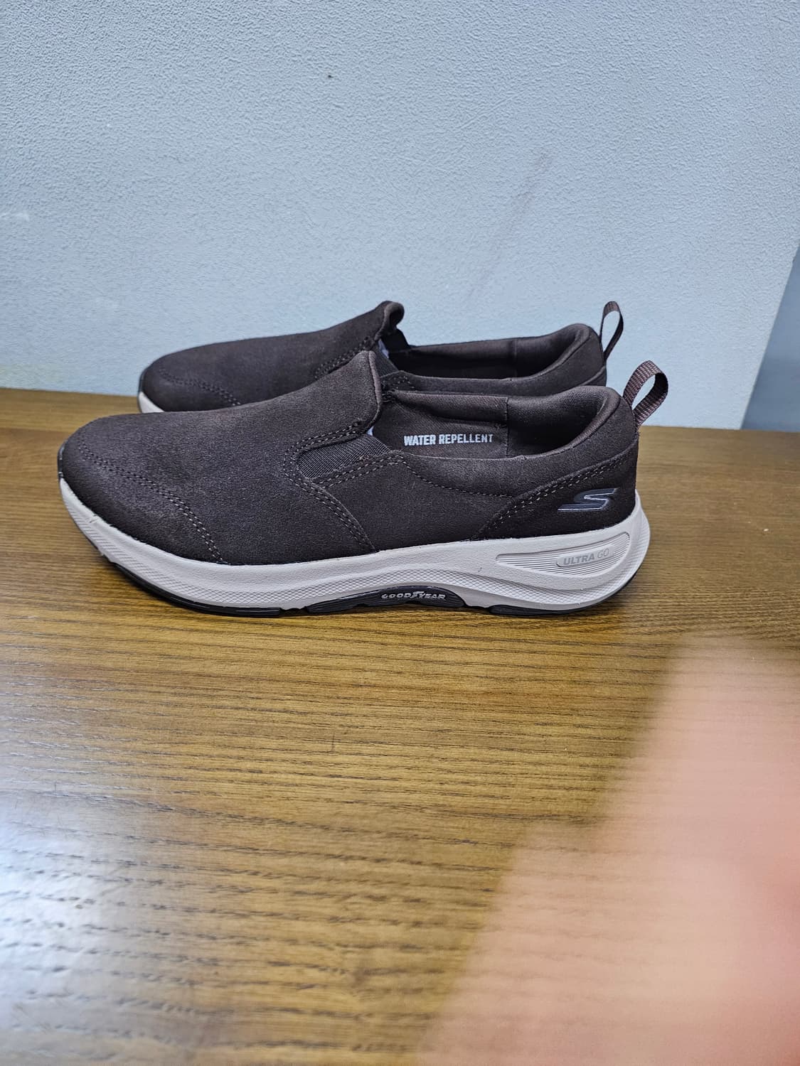 스케쳐스 아웃도어 ULTRA GO 슬립온 브라운 상품이미지4