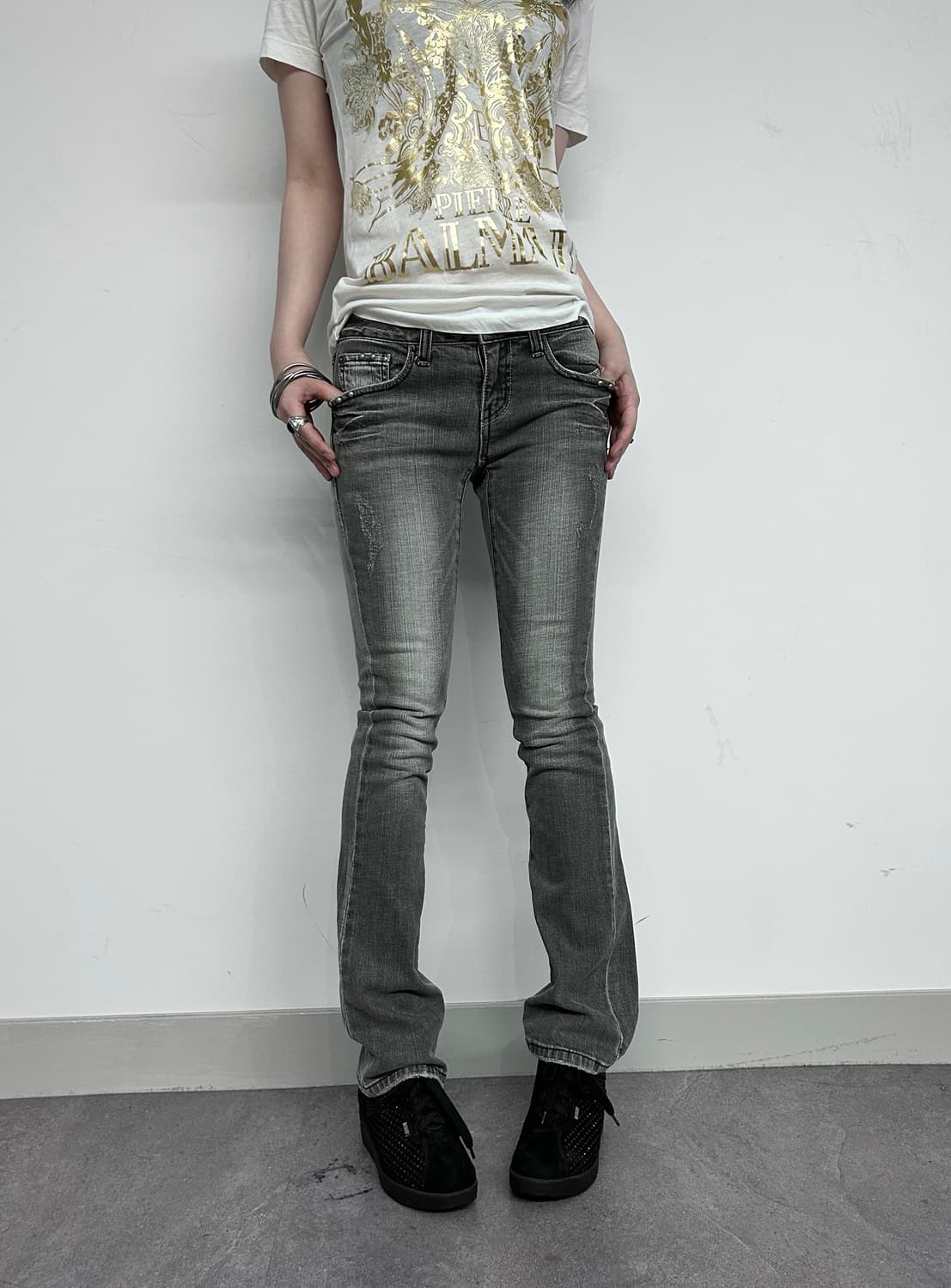 Light Grey Studded Flare Low-rise Jeans 상품이미지1