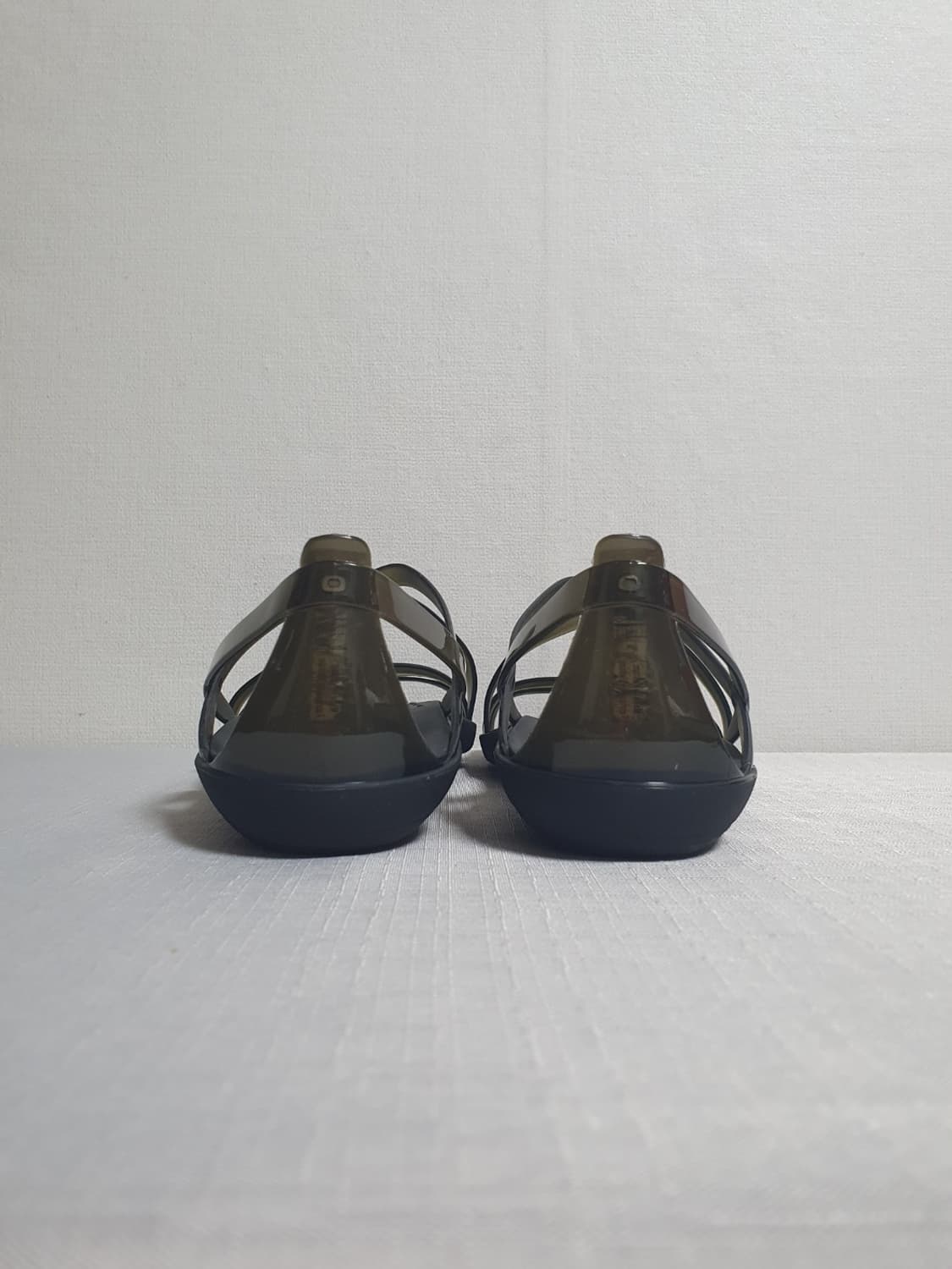 240mm 크록스 이자벨라 스트래피 샌들 클리어 블랙 상품이미지5