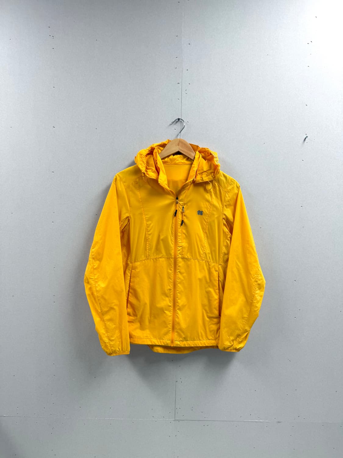 여성 100 / 코오롱스포츠 경량 바람막이 옐로우 상품이미지1