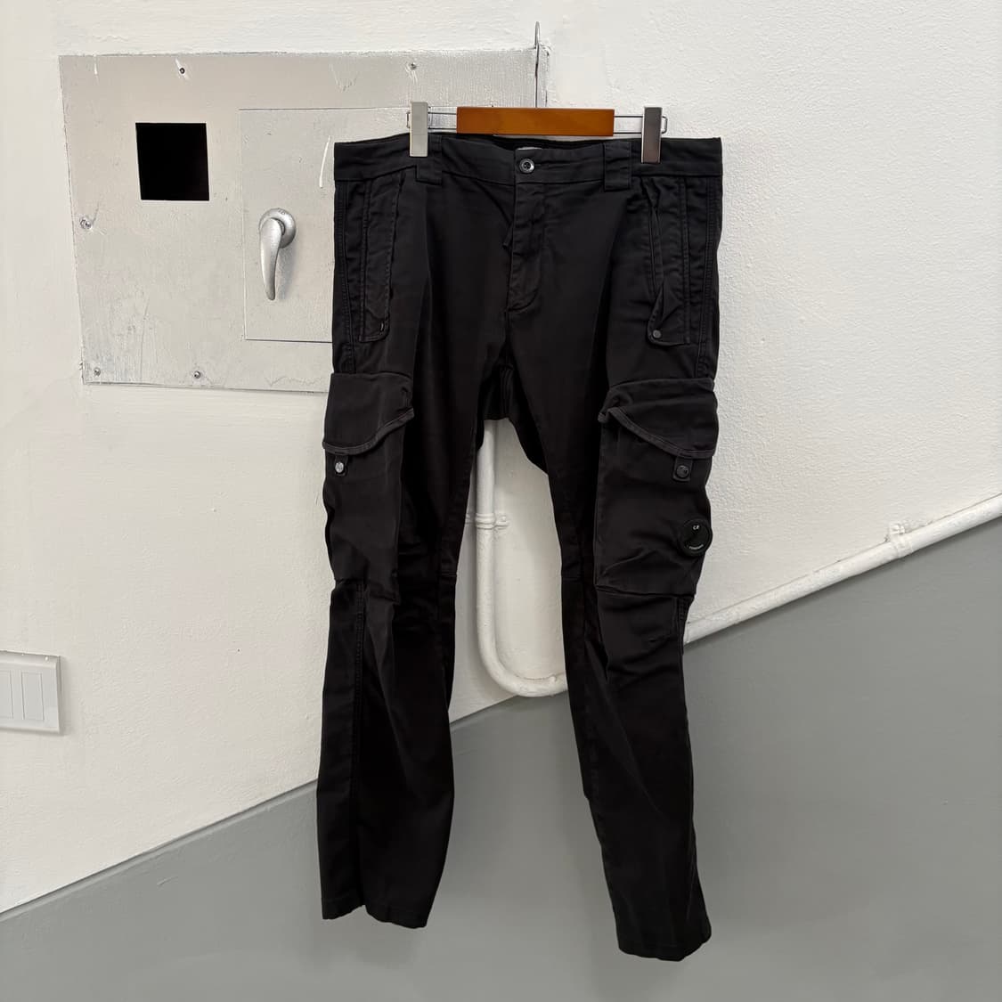 씨피컴퍼니 페이딩 블랙 렌즈 카고 팬츠 상품이미지6