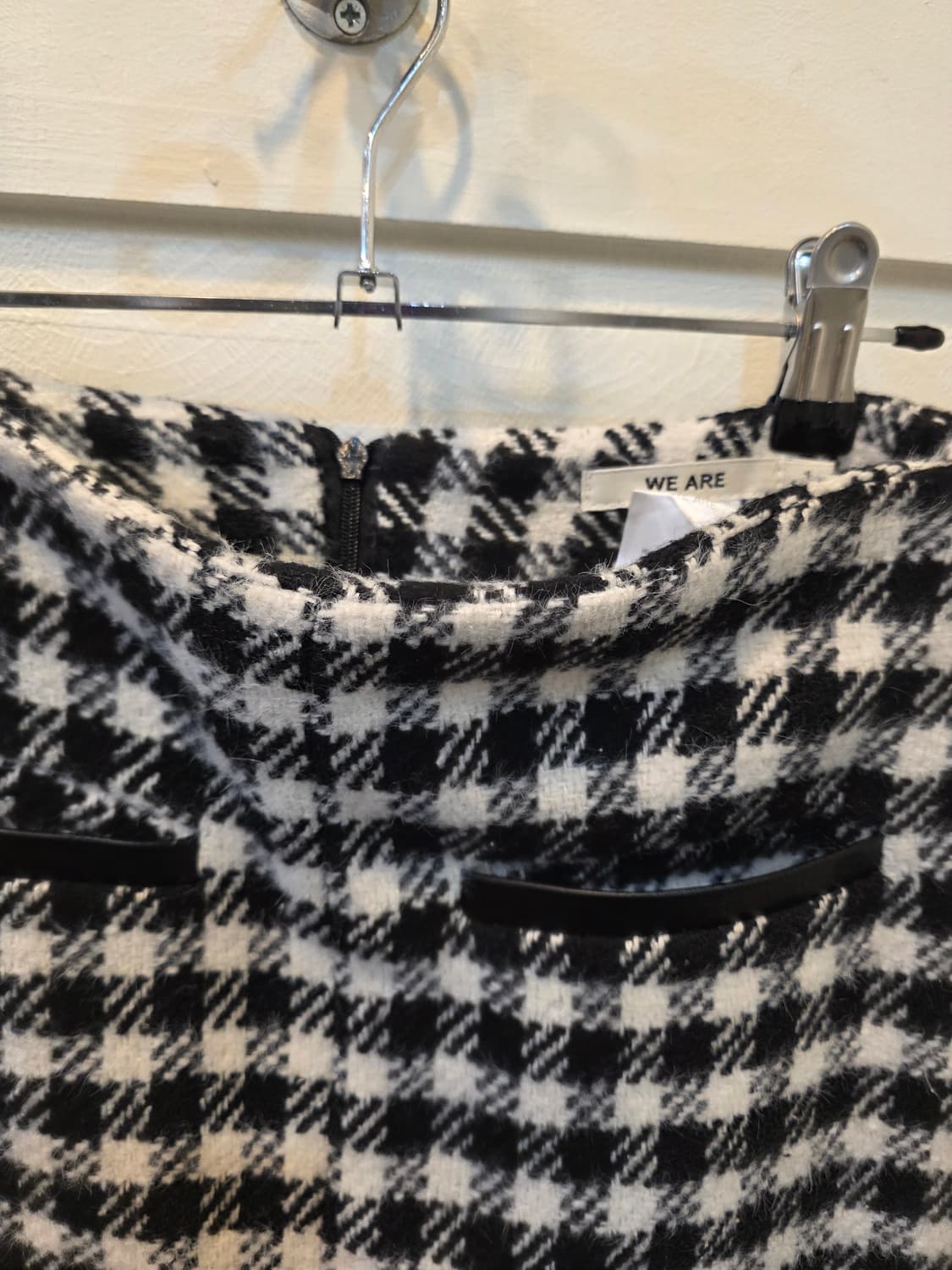 위아  블랙 하운드투스 체크패턴 울혼방스커트 상품이미지1