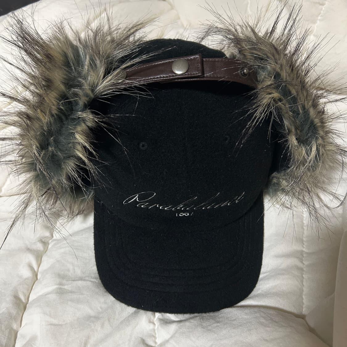 밀로우먼 퍼 이어플랩 볼캡 [블랙] 상품이미지3