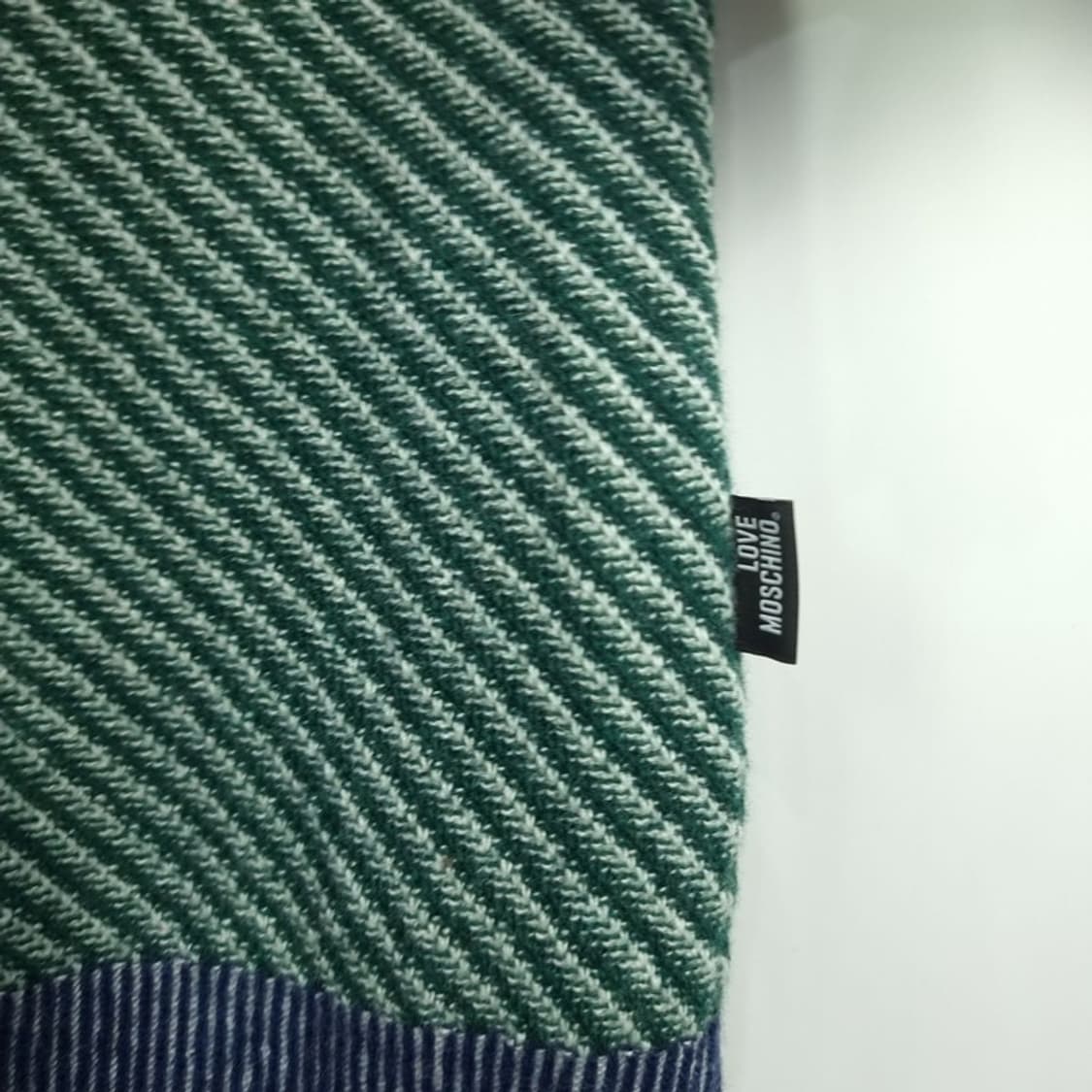 [러브 모스키노] 스트라이프 패턴 크루넥 오버핏 니트 원피스 P01439 상품이미지6