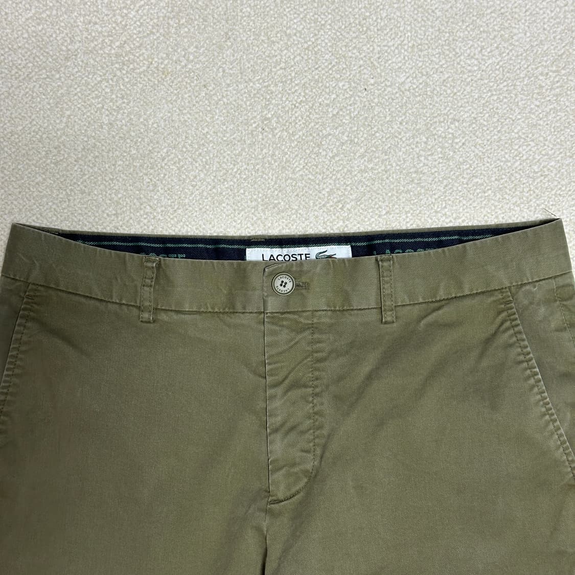 라코스테 테이퍼드 핏 치노 팬츠 상품이미지3