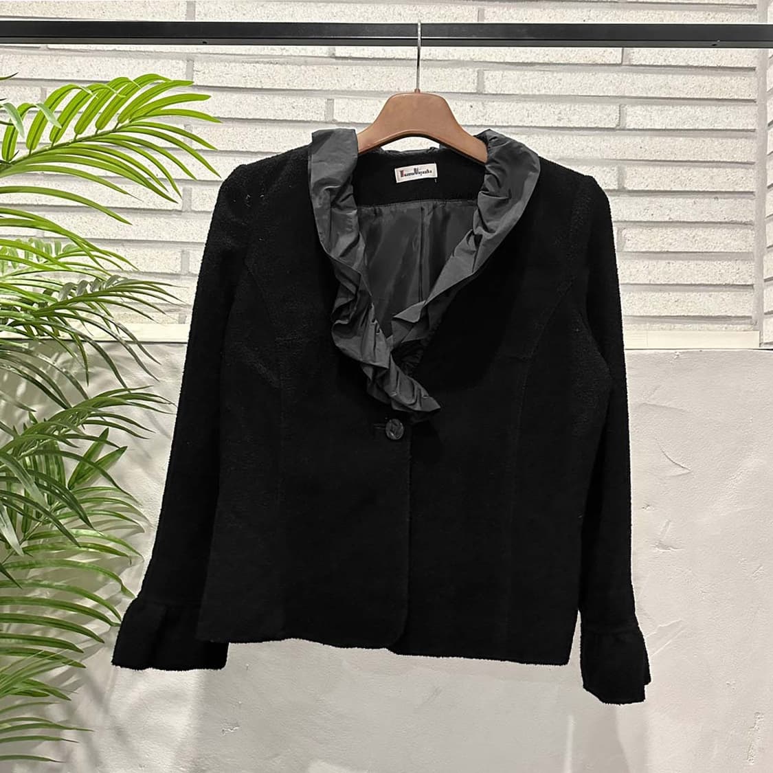 JPN VINTAGE 부클 자켓 러플 프릴 브이넥 원버튼 디테일 블랙 상품이미지2