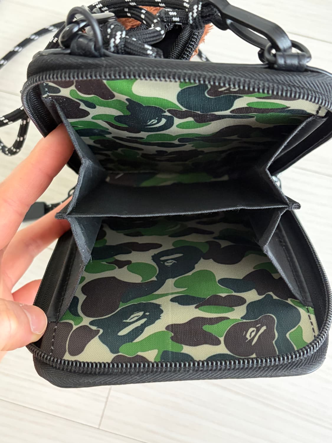 베이프 부록 크로스백 상품이미지2