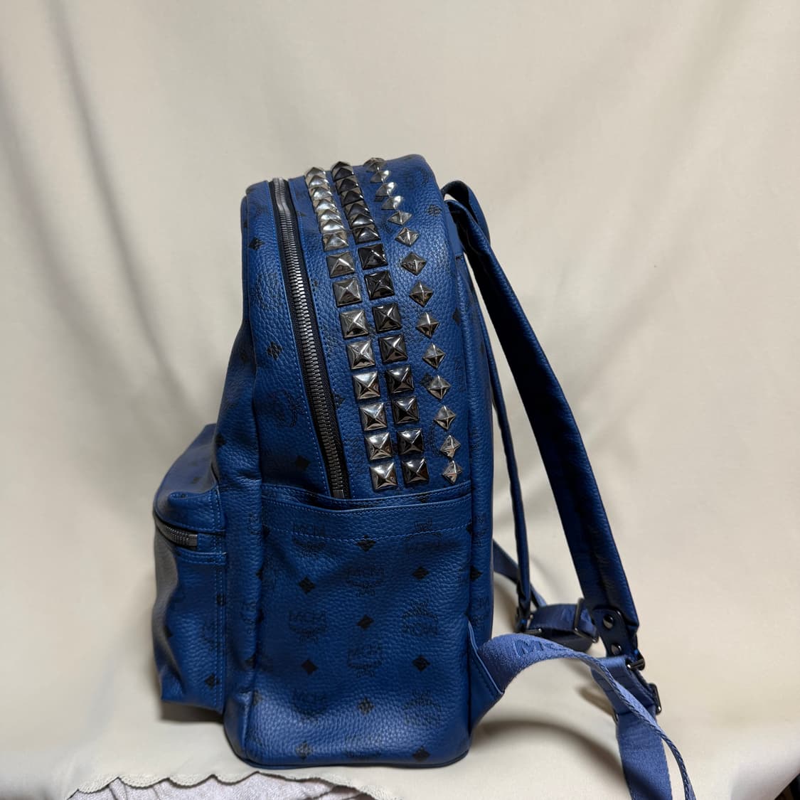 MCM 블루 스터드 백팩 상품이미지3