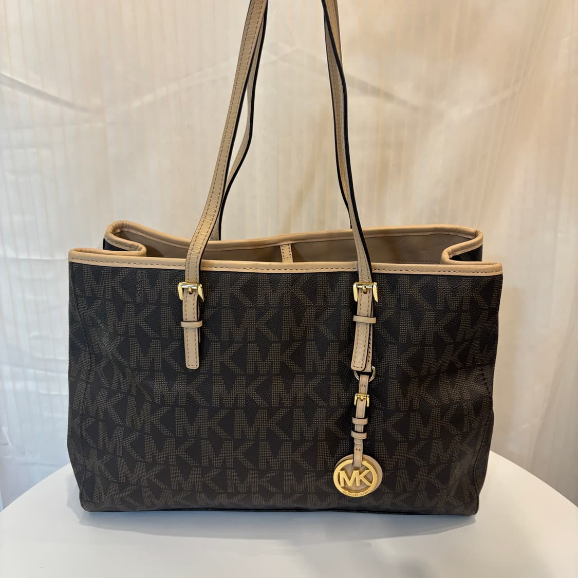 정품 마이클코어스 가죽 숄더백     상품이미지4