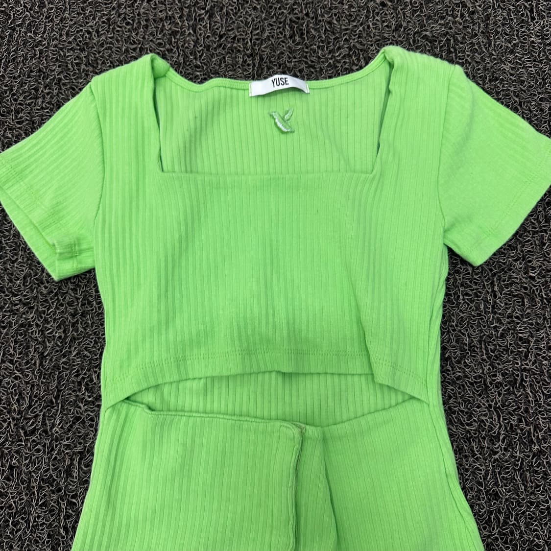 YUSE 유즈 스퀘어넥 컷아웃 여성 스낵탑 반팔 티셔츠 상품이미지5