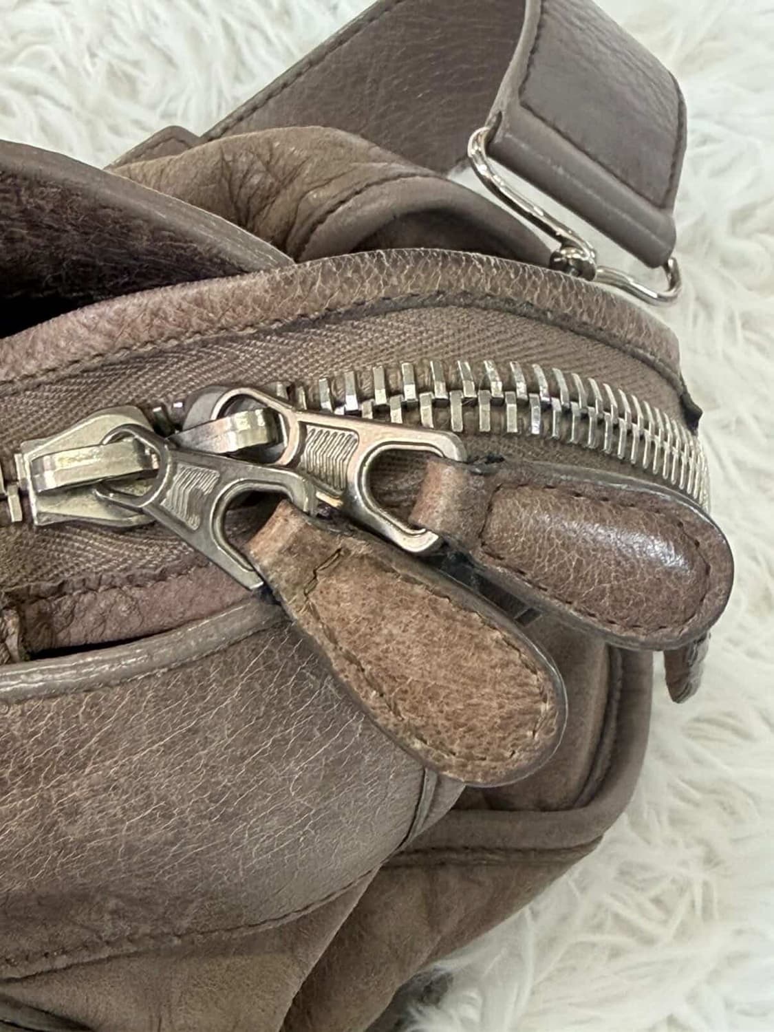 발렌시아가 모터백 모카 자이언트 스터드  상품이미지8