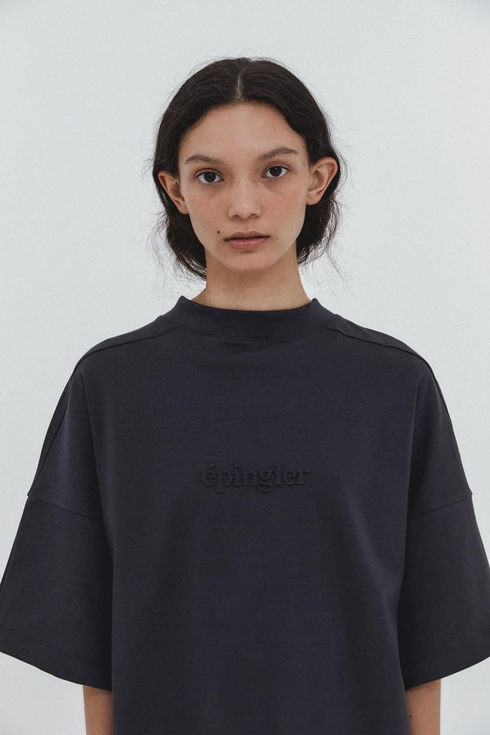 [S] 에핑글러 EP 엠보 로고 티셔츠 차콜 상품이미지2