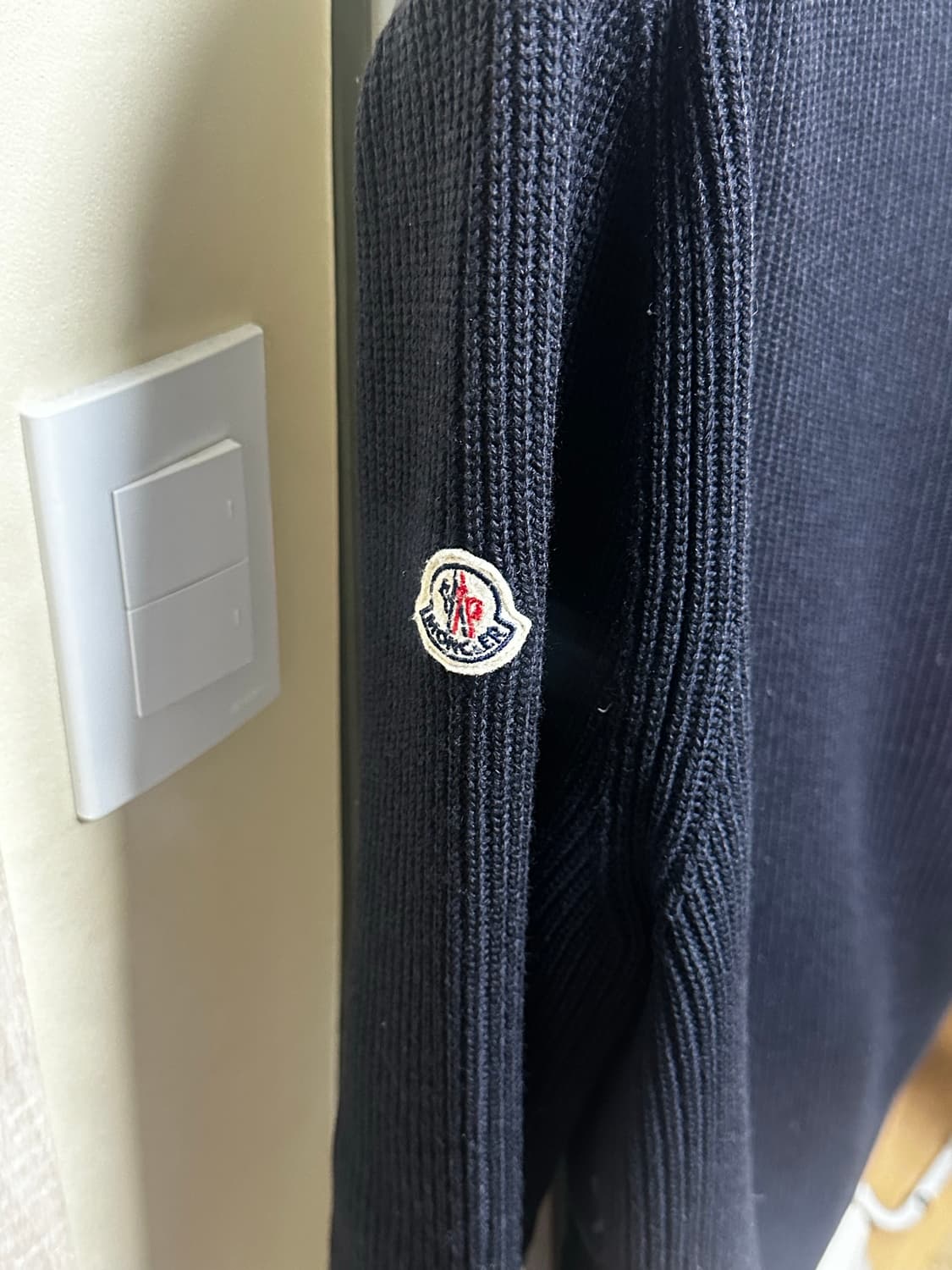 몽클레어 니트 패딩 트리콧 다크네이비 L 상태 8/10 상품이미지3