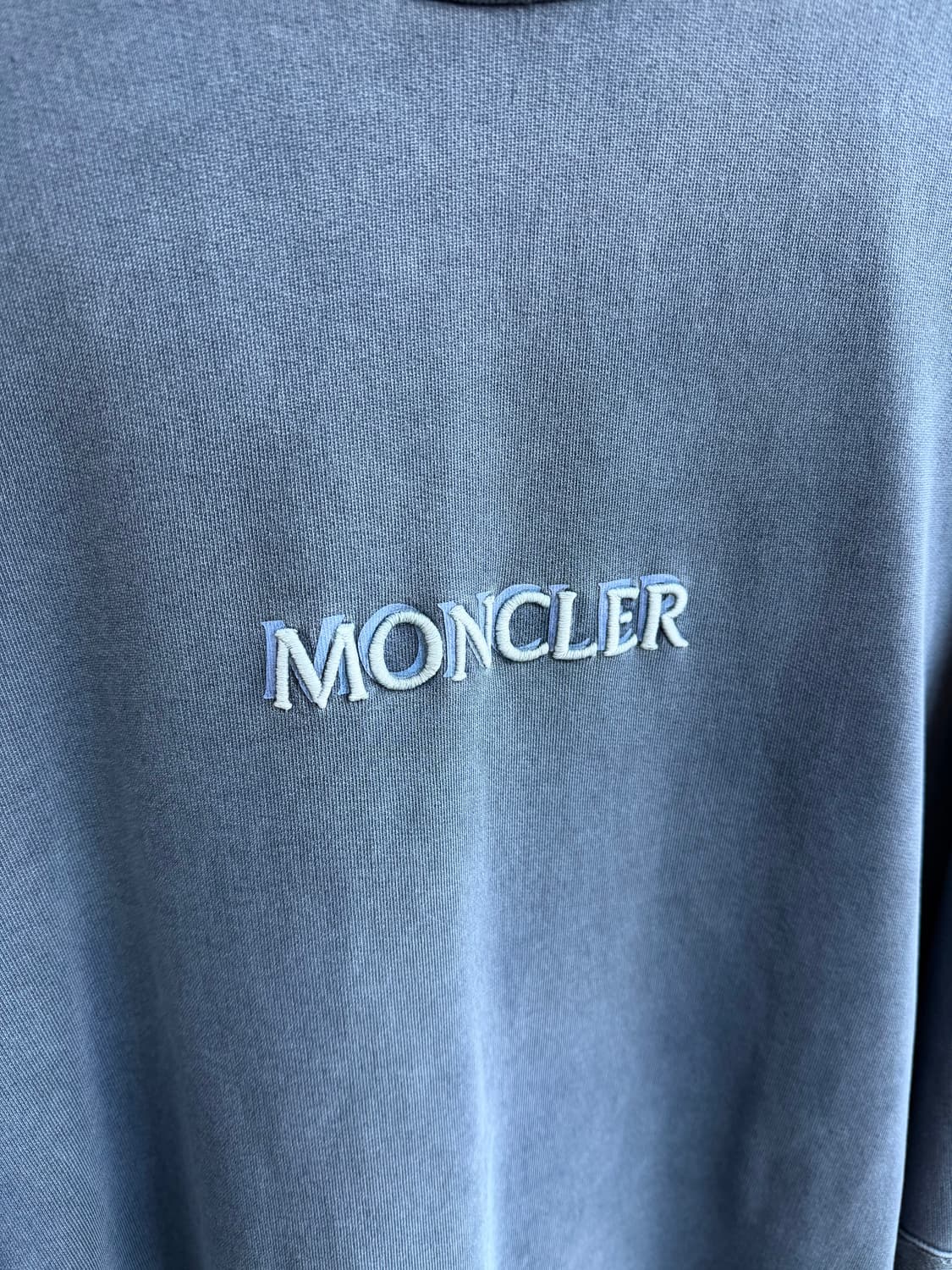 XXL/ 몽클레어 가먼트다잉 프론트로고 맨투맨 상품이미지6