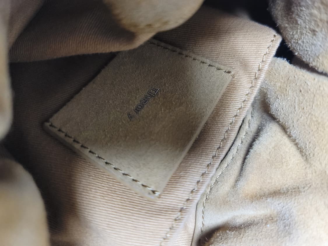 띠어리 스웨이드 복조리 미니 버킷백 상태굿 상품이미지6