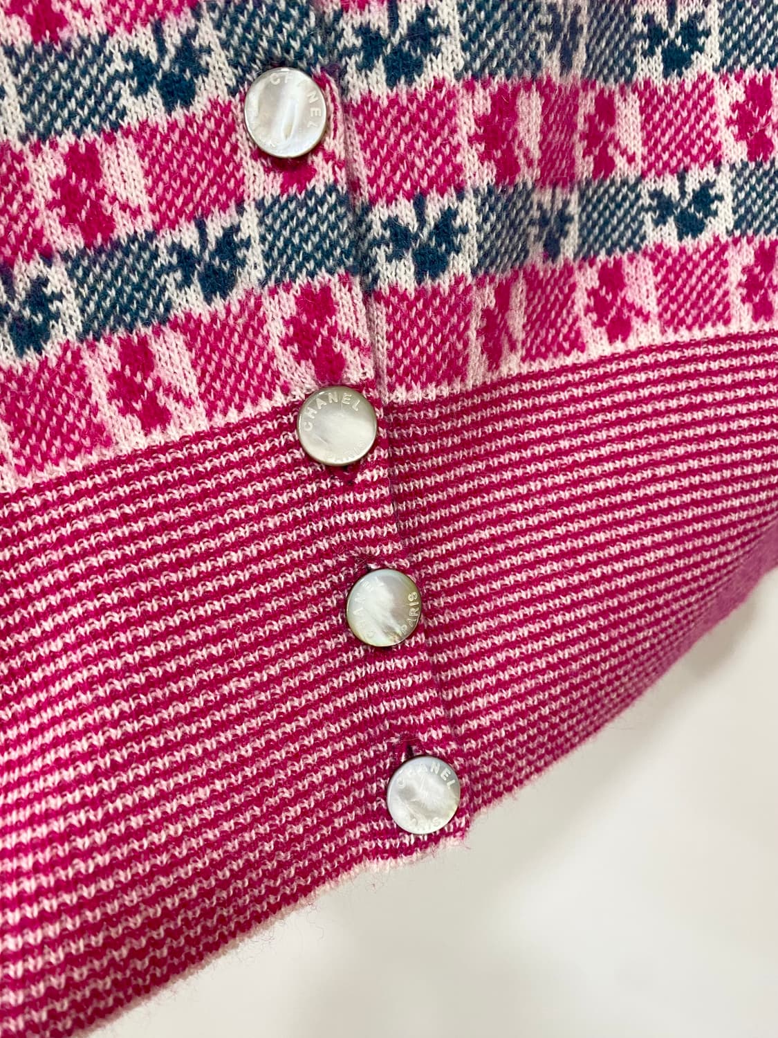 UK Chanel Cashmere Patterned Cardigan 상품이미지4