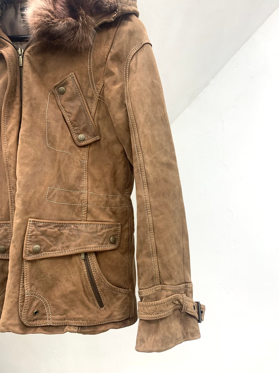 Fox fur trimmed lambskin leather jacket  상품이미지8