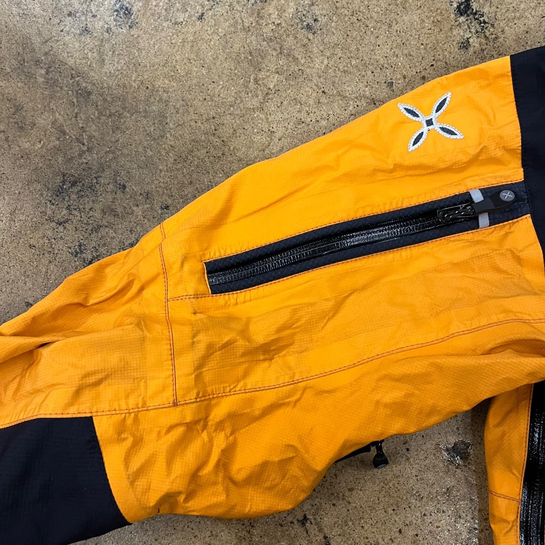 [정품/L] 몬츄라 노란색 검정색 바람막이 자켓 b14 상품이미지9