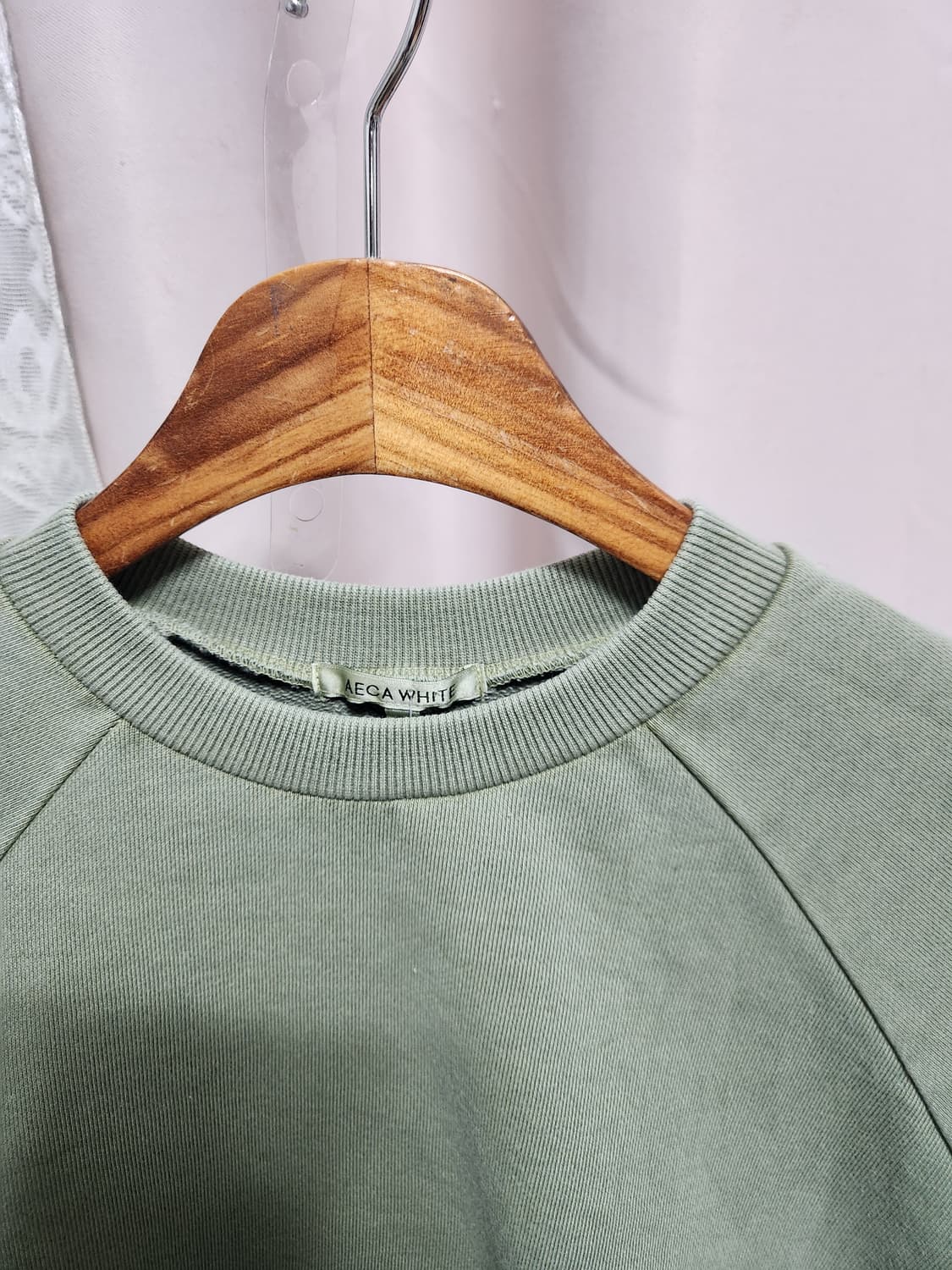 에이카 연두색 맨투맨 티셔츠 상품이미지4