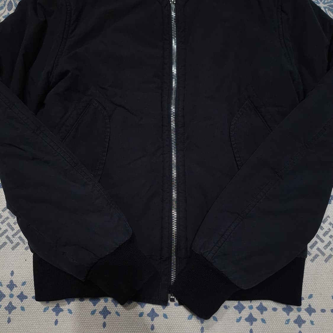 산드로 블랙 지퍼 디테일 투포켓 코튼 블루종 항공점퍼 마원MA1 봄버자켓 상품이미지5