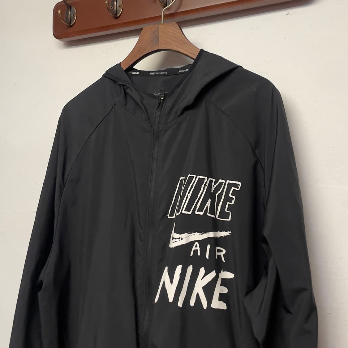 나이키 러닝 로고 블랙 바람막이 자켓   상품이미지2