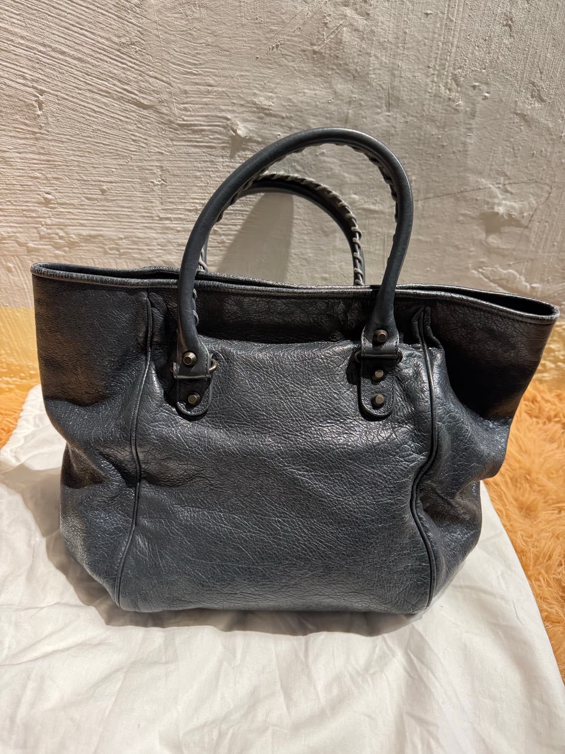 발렌시아가 선데이 토트백 스몰 챠콜 상품이미지2