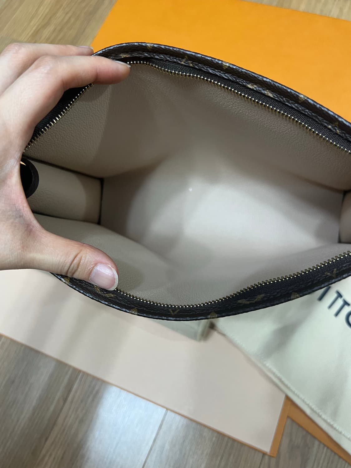 루이비통 토일렛 26 상품이미지6