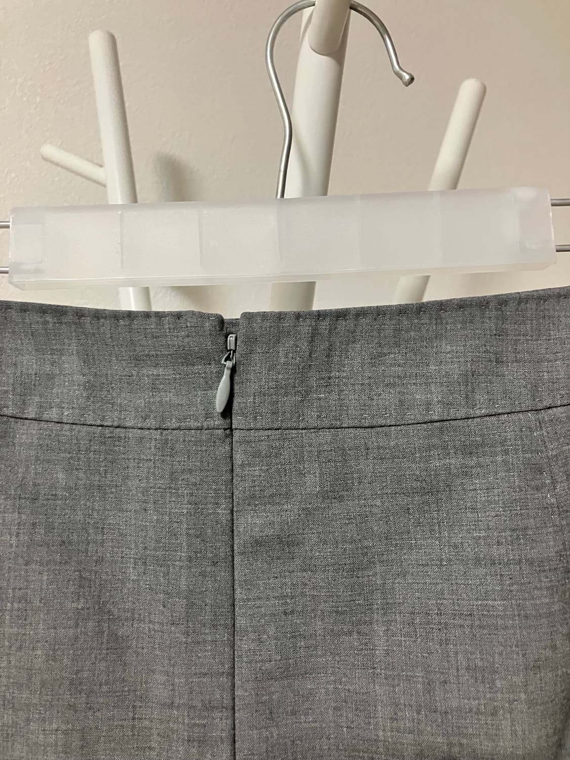 더수트컴퍼니 H라인 미디스커트 긱시크룩 상품이미지4