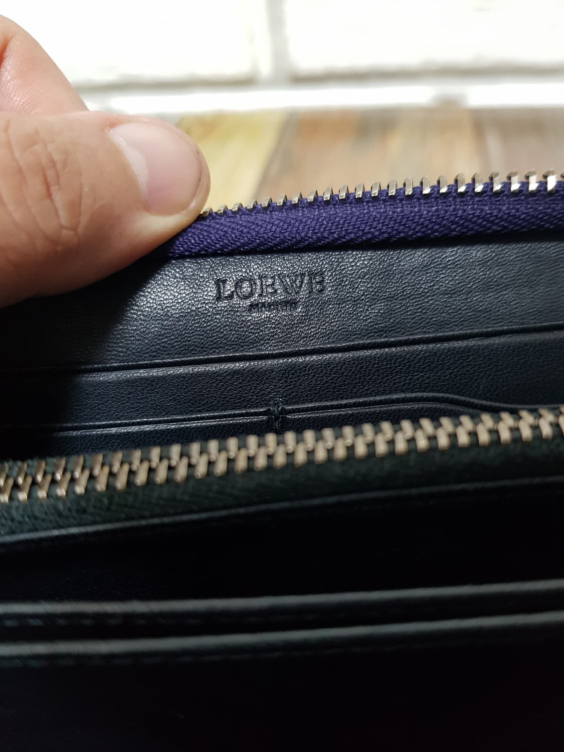 [정품] 로에베 아나그램 퍼플 지퍼장지갑 상품이미지10