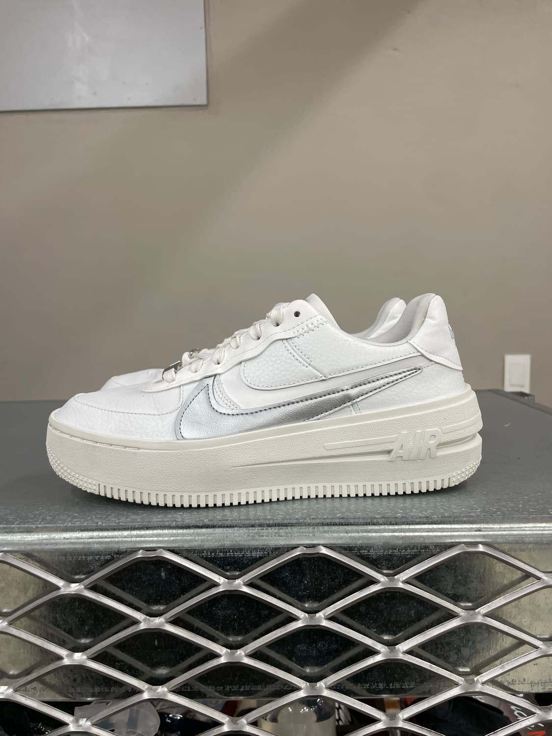 나이키 에어 포스 1 플랫폼 240 상품이미지1