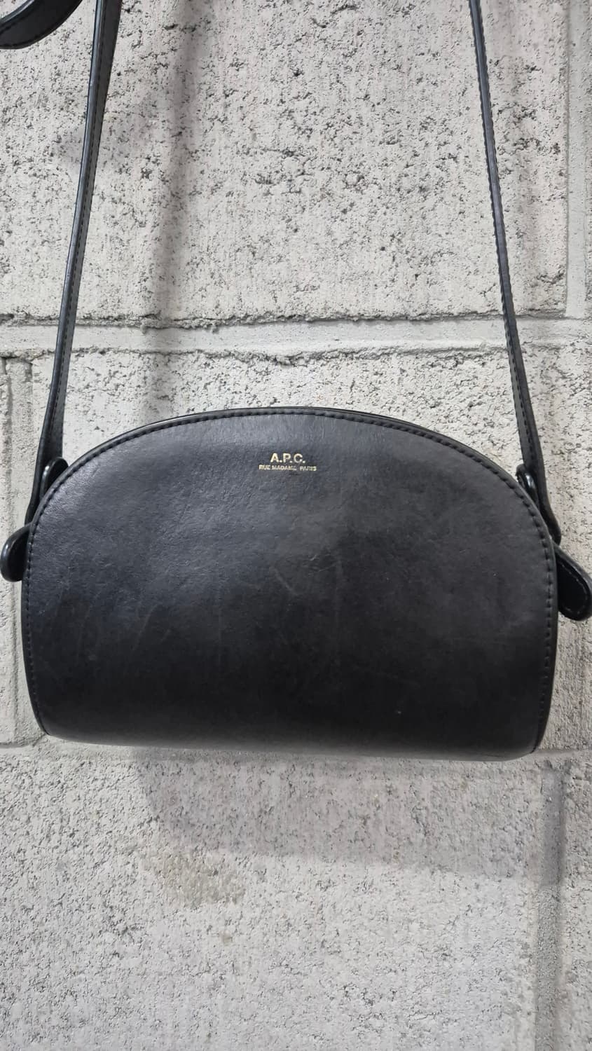 A.P.C. 아페쎄 데미룬 하프문 크로스백 상품이미지2