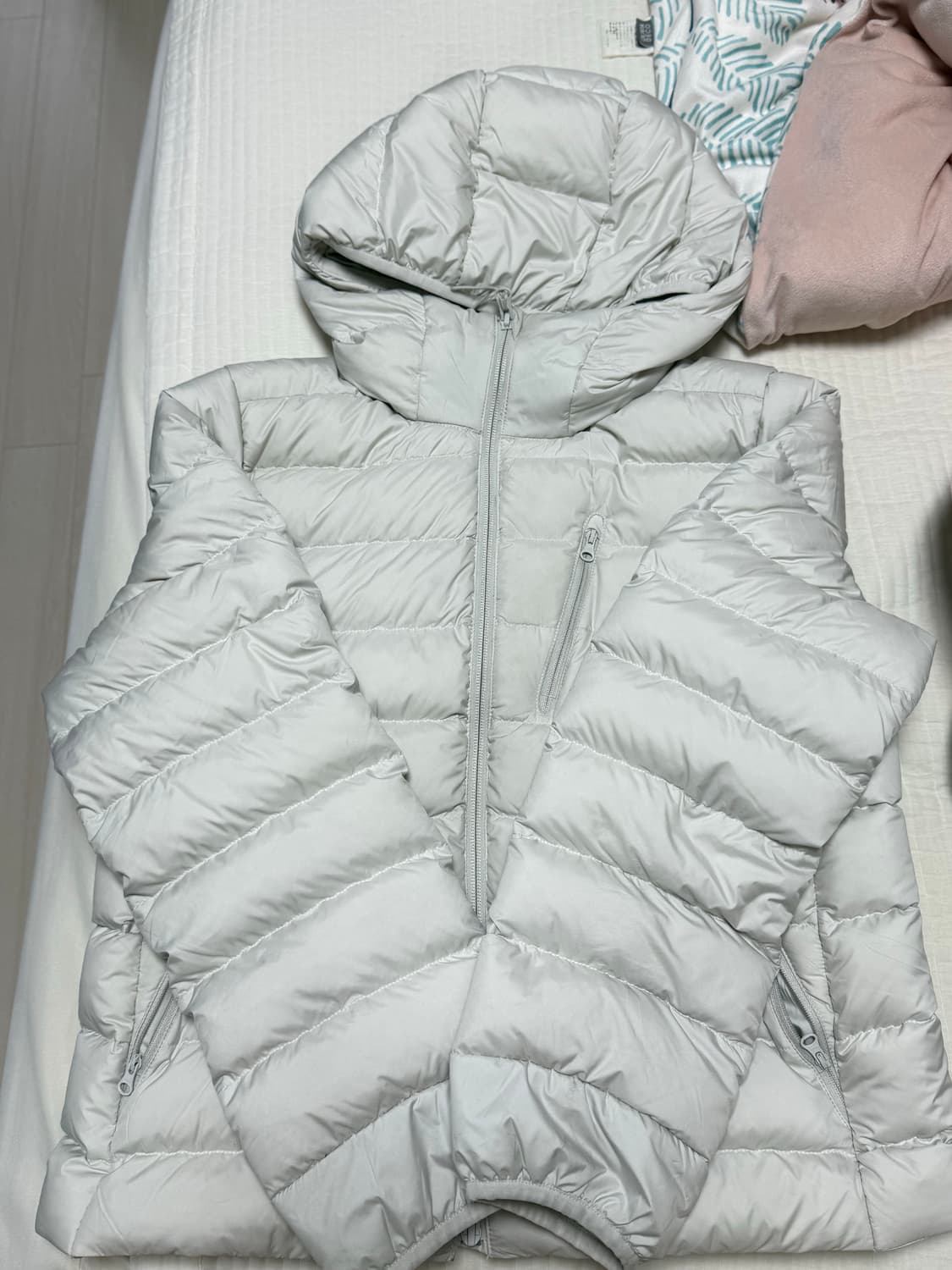 [스톤화이트,우먼M]무신사 스탠다드 시티 레저 우먼즈 후디드 라이트 다운 상품이미지2