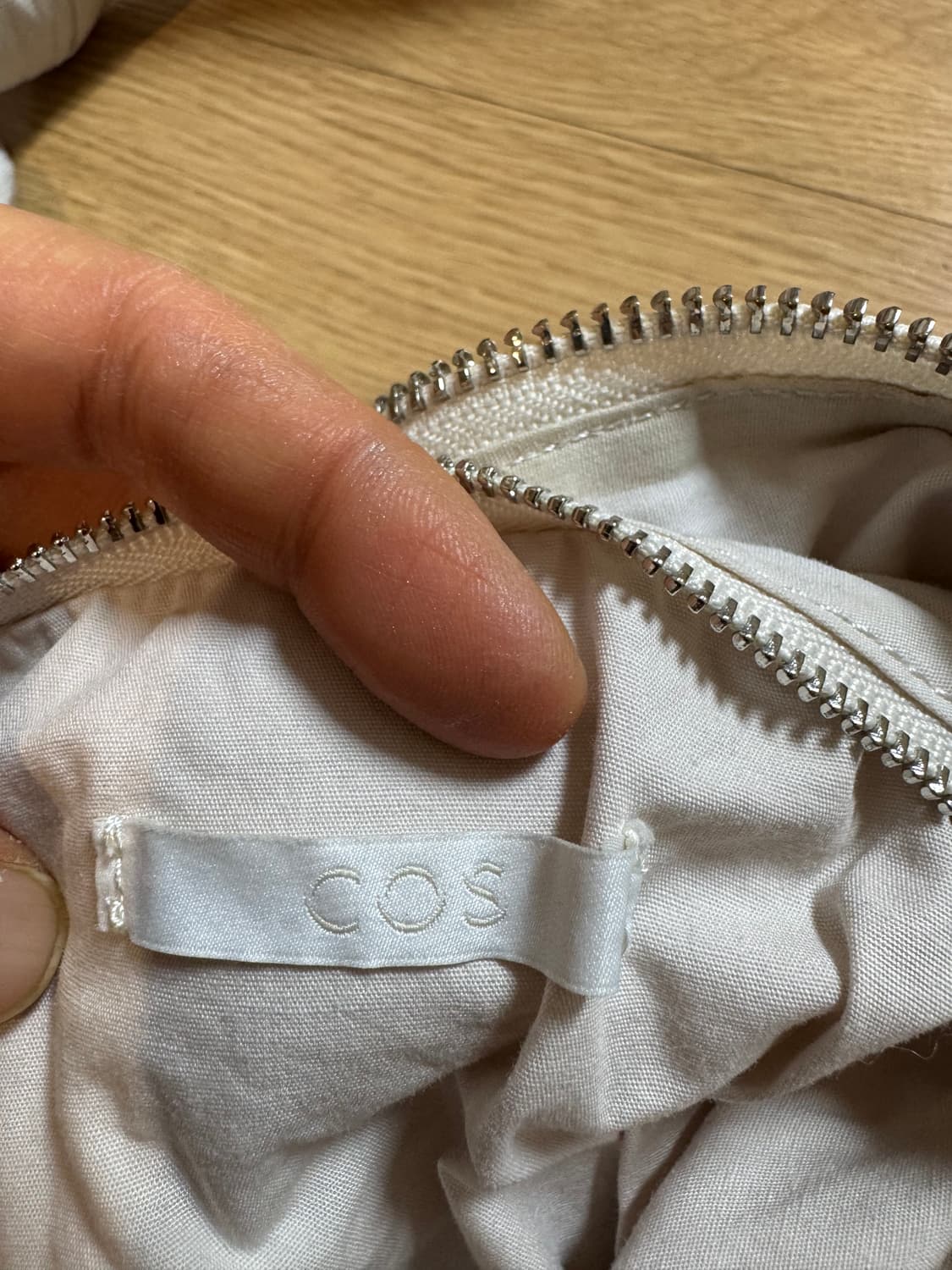 코스 드레이프드 백 상품이미지6