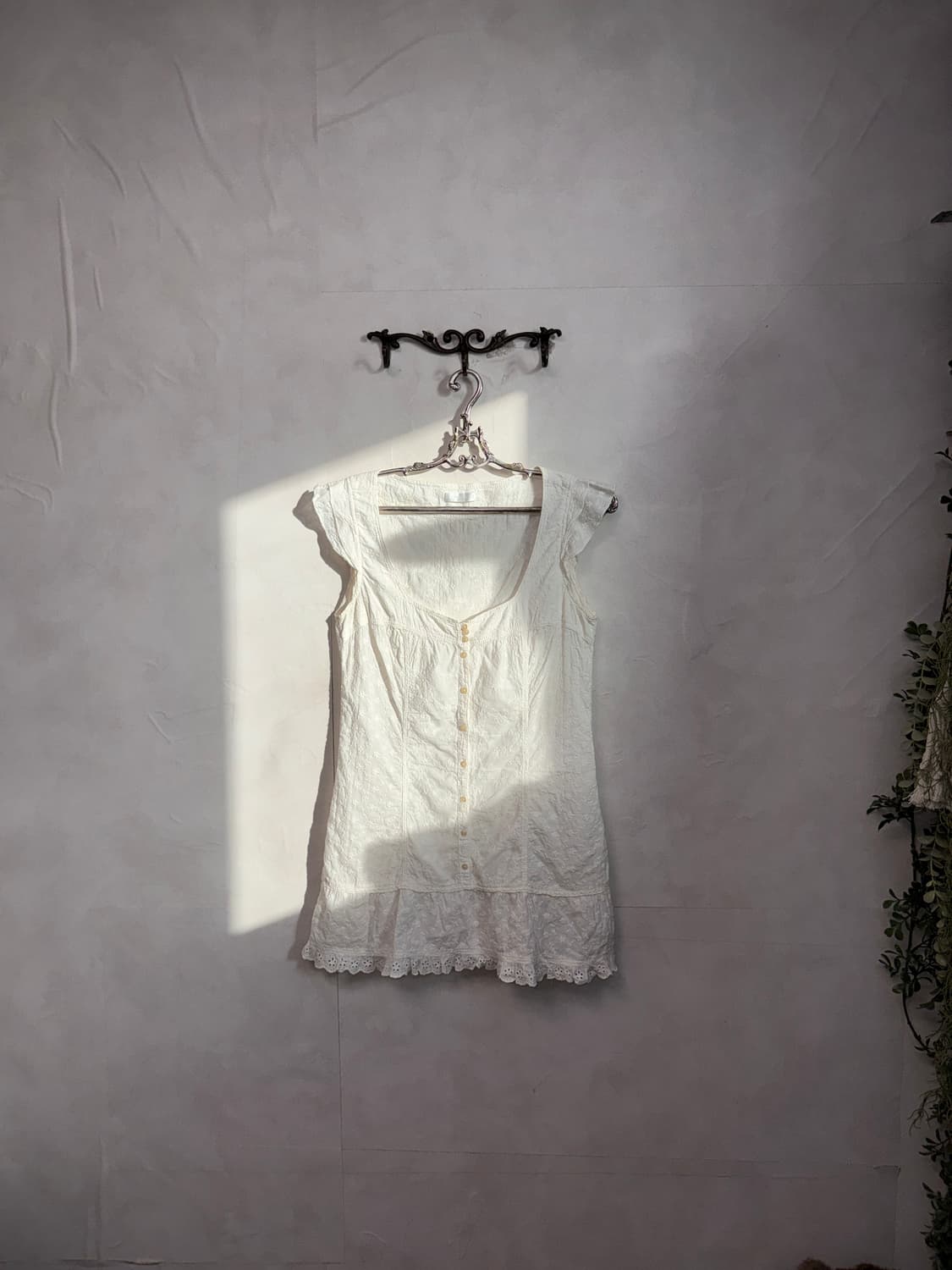 Ivory floral embroid punching lace bl 상품이미지1