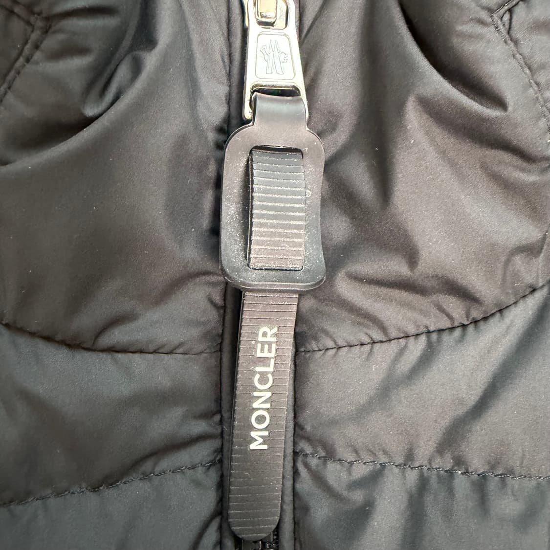 [새상품급.정품] 24FW 몽클레어 트리콧 니트패딩 L 상품이미지3
