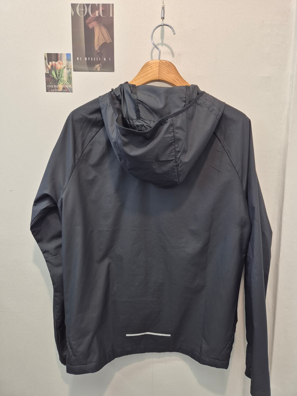 나이키 러닝 바람막이 S 사이즈입니다
- 색상은 다크 그레이 상품이미지3