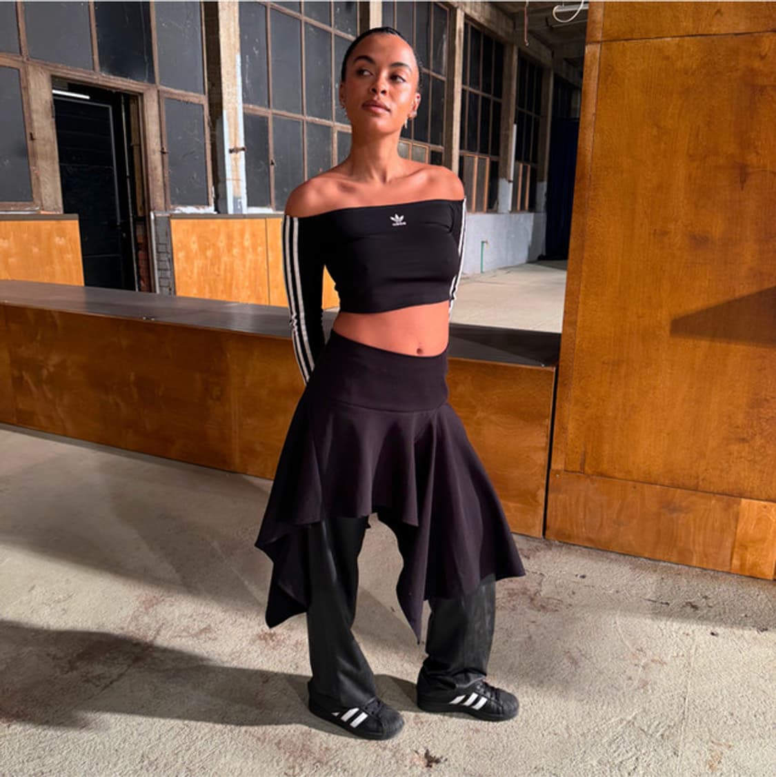 아디다스 올드스쿨 크롭 오프숄더 롱슬리브 긴팔 티셔츠 탑 L 새상품 상품이미지3