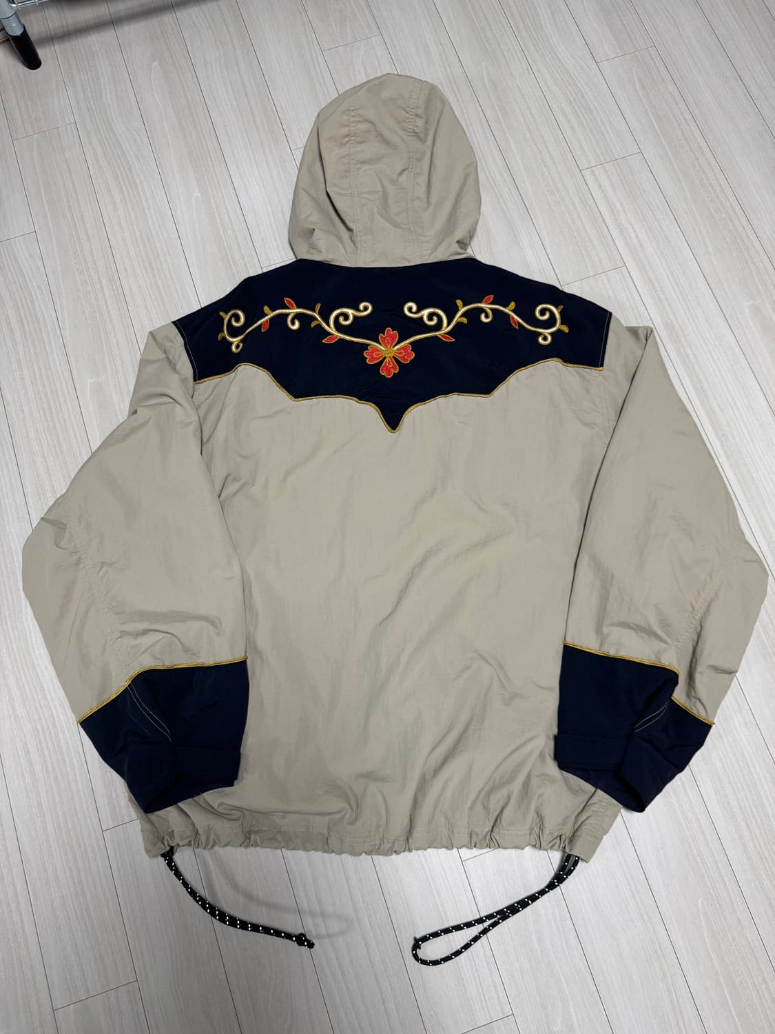 캐피탈 플로워 아노락 베이지 5사이즈 판매합니다. 상품이미지4