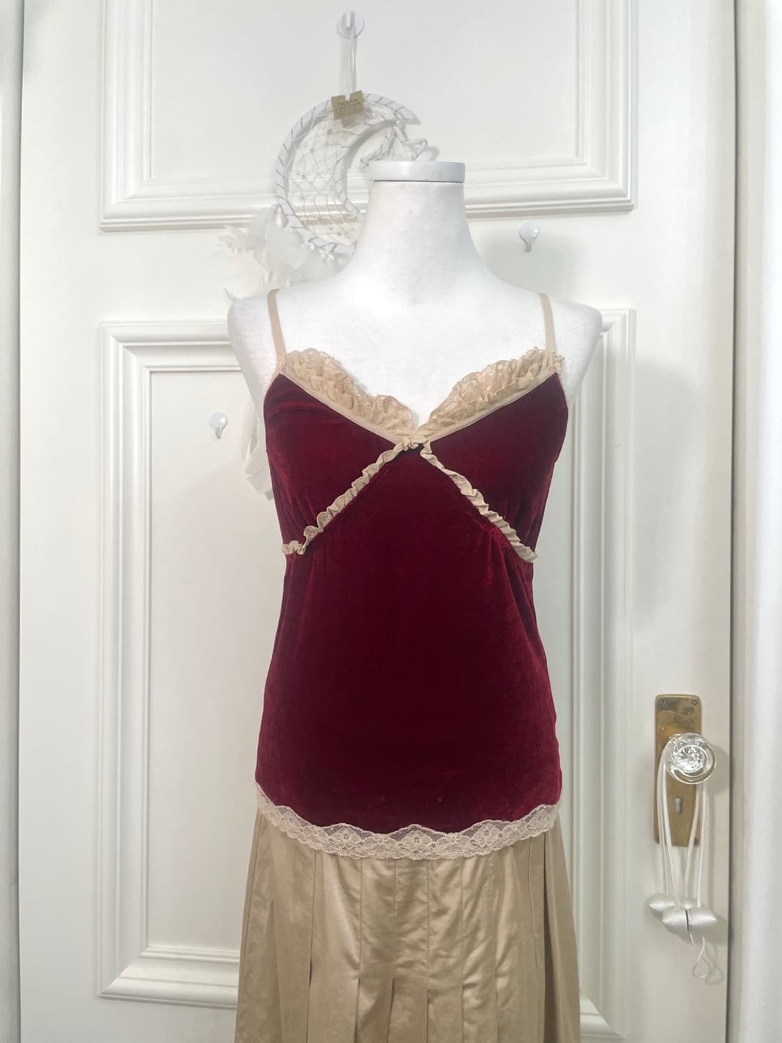 red velvet lace trim sleeveless top 상품이미지1