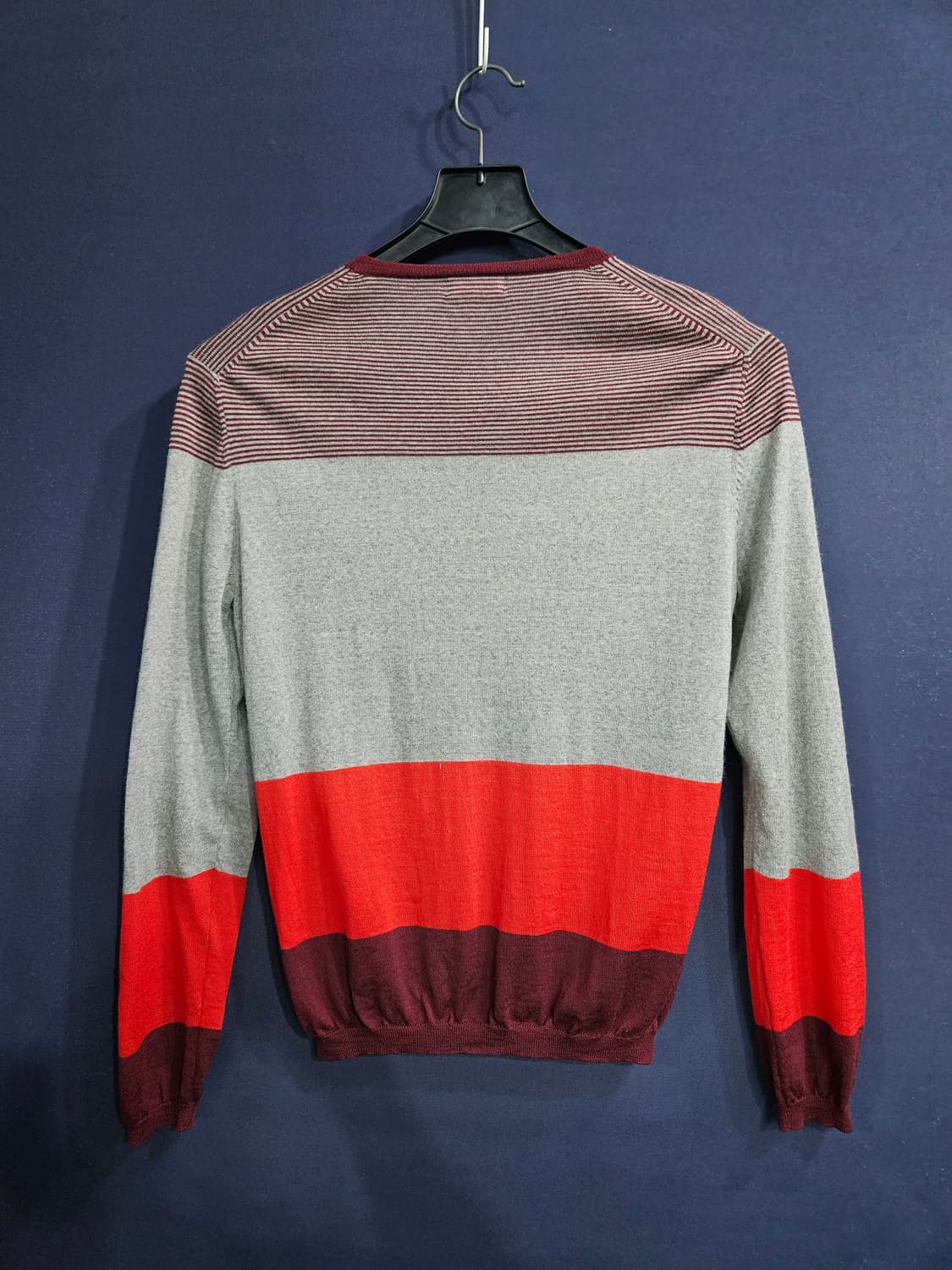 타임옴므 배색컬러 남성 100 브이넥 니트  상품이미지2