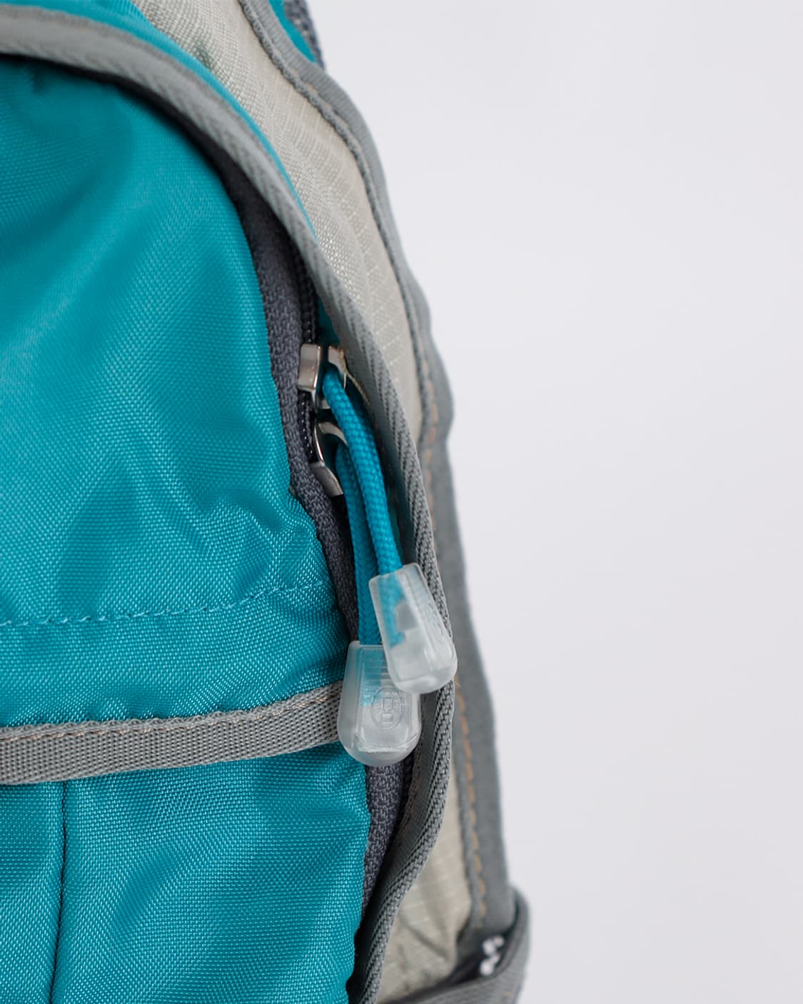 [COLEMAN] 틸 그린 × 그레이 컴팩트 데이팩 백팩 상품이미지5