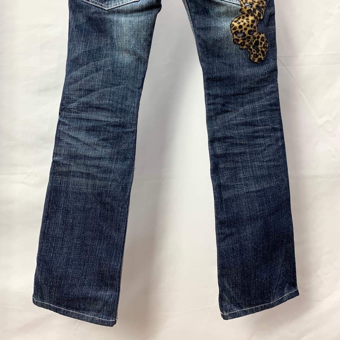 밴슨 레더 플라잉 레오파드 스컬 데님 팬츠 상품이미지7