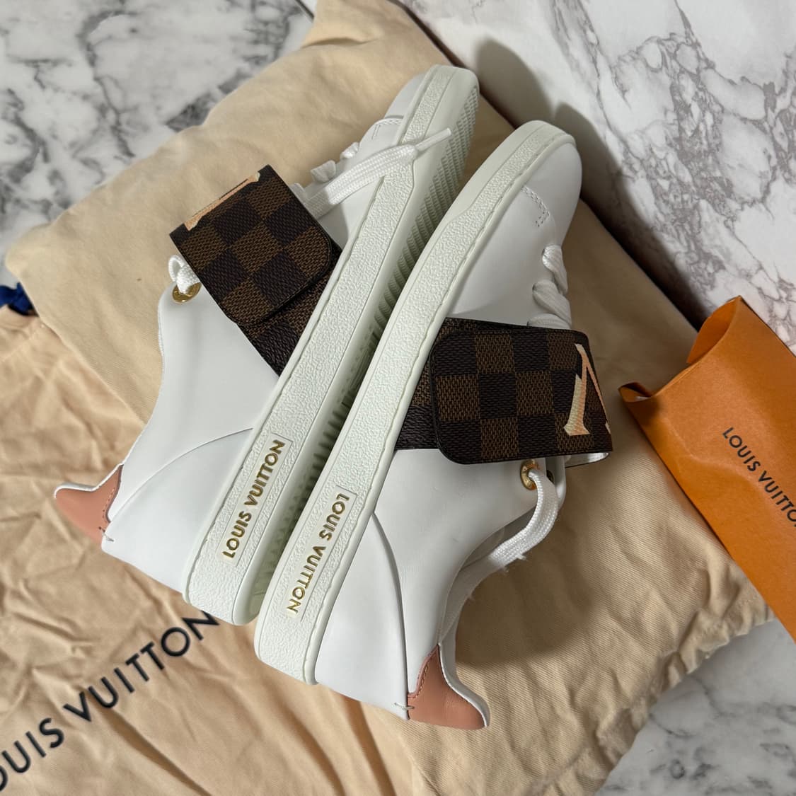 새상품 루이비통 벨크로 프론트로우 36 스니커즈 상품이미지4