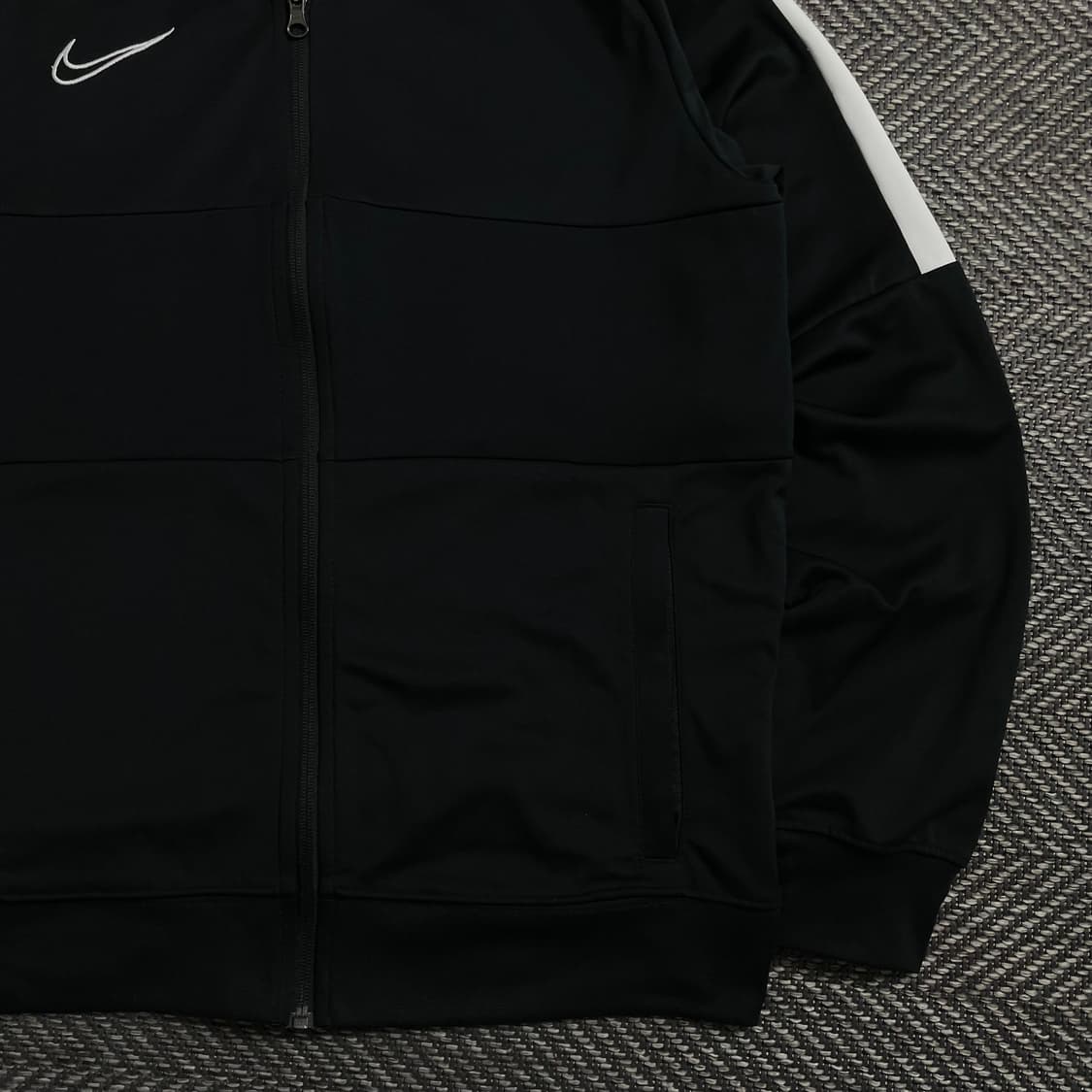나이키 드라이핏 스우시로고 디테일 트레이닝 자켓y 4073 상품이미지3