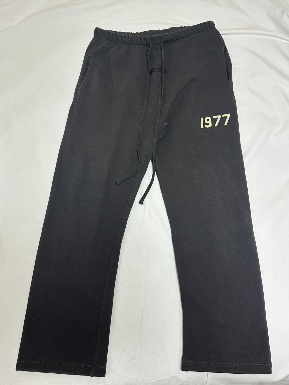 에센셜 1977 릴렉스드 스웨트팬츠 아이언 상품이미지1
