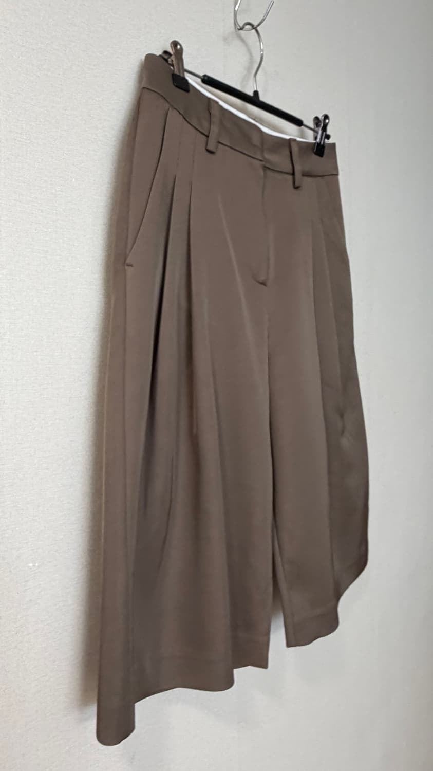 플라츠 PLATZ 핀턱 와이드 버뮤다 팬츠 55 정가 168,000원 상품이미지3