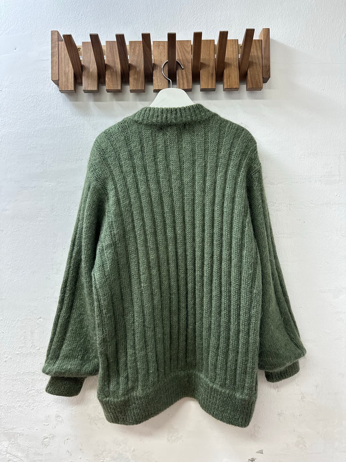 일본빈티지 울 모헤어 플라워 자수 골드 버튼 디테일 스웨터 상품이미지4