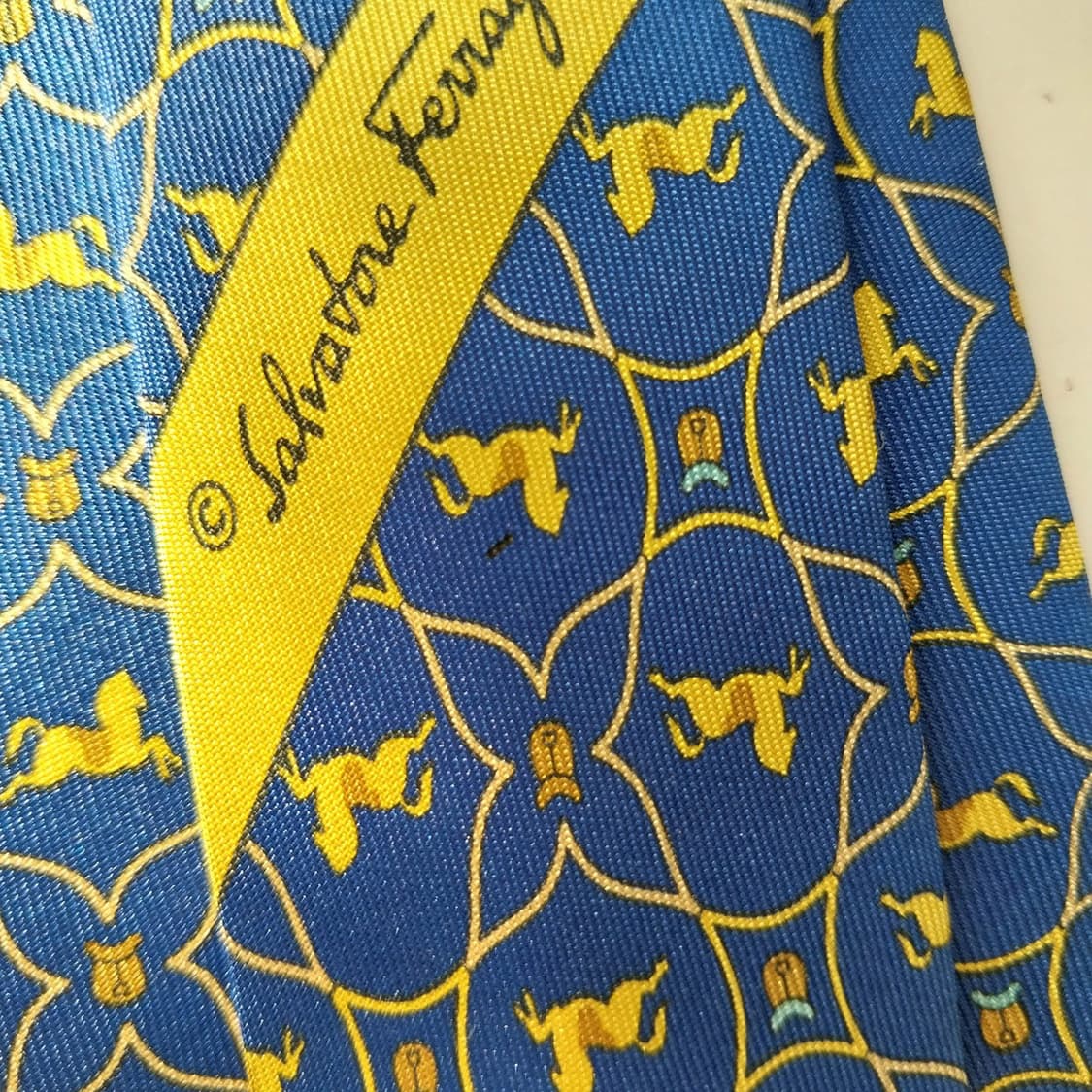 살바토레 페라가모 실크 블루 말 패턴 넥타이 10cm A등급 K1591
 상품이미지7